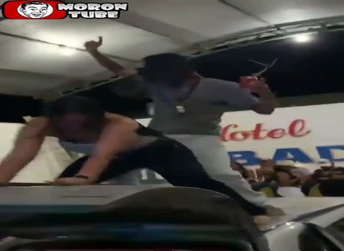 Video: She makes an effort and is really successful!